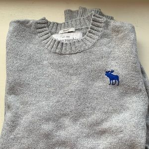 Abercrombie Fitch muscle sweater in grey. Size large
